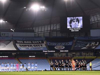 Aj v Premier League si uctili pamiatku Diega Maradonu