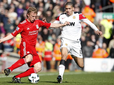 Dirk Kuyt a Chris Smalling