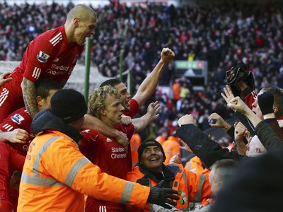Dirk Kuyt a Martin Škrtel sa tešia z postupového gólu