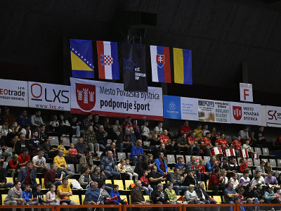 Diváci v zápase 2. kola Európskeho pohára EHF mužov v hádzanej MŠK Považská Bystrica - HC Izvidjač Ljubuški