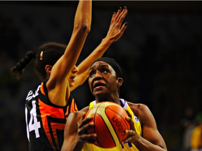 Emmeline Ndongue a Crystal Langhorne