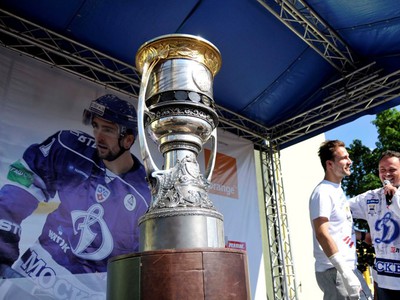 Dominik Graňák priviezol Gagarinov pohár do Trenčína