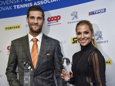 Na snímke zľava víťaz ankety Tenista roka 2018 Martin Kližan a Tenistka roka 2018 Dominika Cibulková