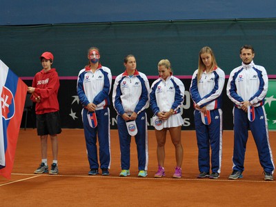 Zľava: Tereza Mihalíková, Jana Čepelová, Dominika Cibulková, Anna Karolína Schmiedlová a Matej Lipták