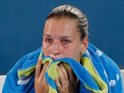 Dominika Cibulková v slzách