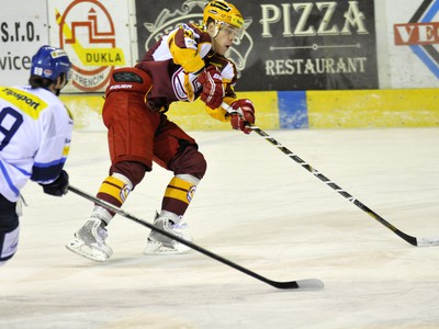 Sprava: Martin Nemčík z Dukly Trenčín a Daniel Vlach z MHC Mountfield Martin