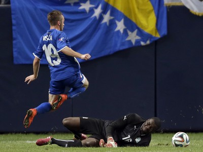 Edin Visca - strelec dvoch gólov Bosny a Hercegoviny pri výhre 3:1 nad Izraelom