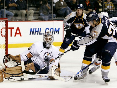 Jeff Drouin-Deslauriers blokuje strelu Nashville Predators.