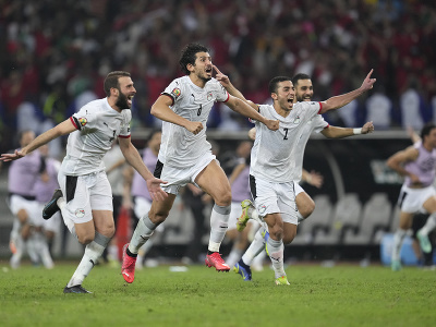 Víťazné oslavy futbalistov Egyptu po vyhratom penaltovom rozstrele