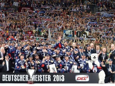 Hráči Eisbären Berlín sa