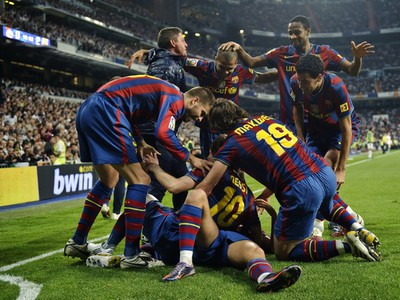 Hráči Barcelony sa tešía z gólu