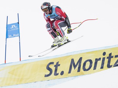 Kanadský lyžiar Erik Guay na trati počas pretekov Super-G