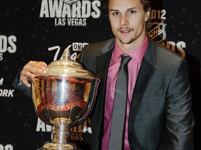 Erik Karlsson s Norrisovou trofejou