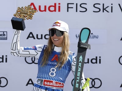 Na snímke česká lyžiarka Ester Ledecká vyhrala finálový super-G alpského Svetového pohára v rakúskom Saalbachu