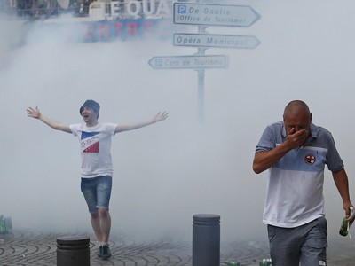 Násilnosti futbalových fanúšikov musela krotiť polícia