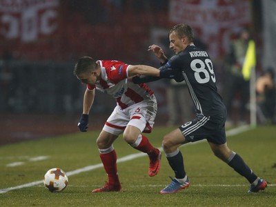 Branko Jovičič a Konstantin Kučaev v súboji o loptu