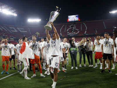 Oslavy hráčov Eintrachtu Frankfurt po triumfe v Európskej lige