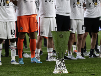Oslavy hráčov Eintrachtu Frankfurt po triumfe v Európskej lige