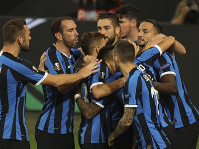 Futbalisti Interu Miláno sa tešia po góle, ktorý strelil Romelu Lukaku