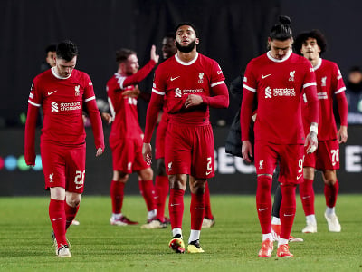 Sklamaní futbalisti Liverpoolu po vypadnutí z Európskej ligy