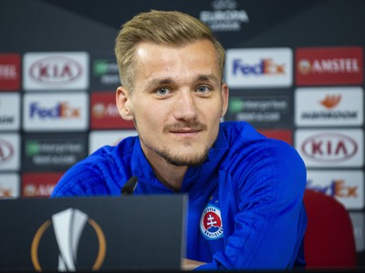 Futbalista ŠK Slovan Bratislava Jurij Medveděv počas tlačovej konferencie