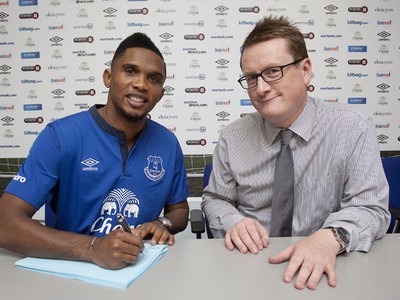 Samuel Eto'o podpísal zmluvu s Evertonom