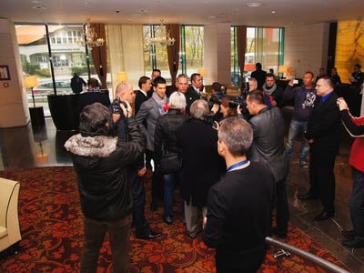 Novak Djokovič prichádza na tlačovú konferenciu