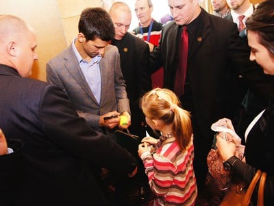 Novak Djokovič rozdáva autogramy