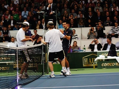 Novak Djokovič si zatancoval s podávačmi loptičiek