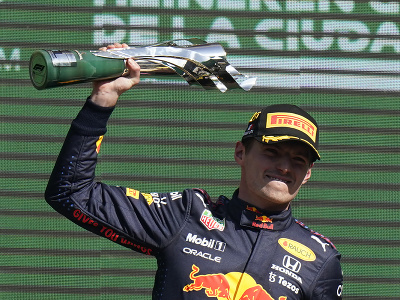 Max Verstappen osalvuje víťazstvo