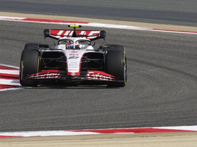 Nico Hulkenberg z tímu Haas počas predsezónnych testov