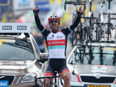 Fabian Cancellara sa teší z triumfu na pretekoch Okolo Flámska