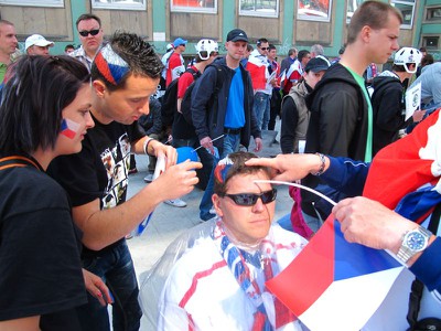 Český fanúšik pred zápasom s Dánskom