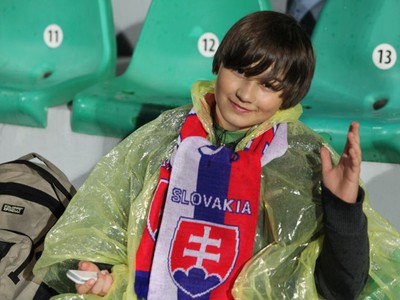 Mladý slovenský fanúšik na žilinskom štadióne