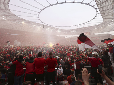 Oslavujúci fanúšikovia Bayeru Leverkusen