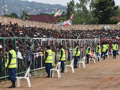 Diváci počas zápasu Burundi