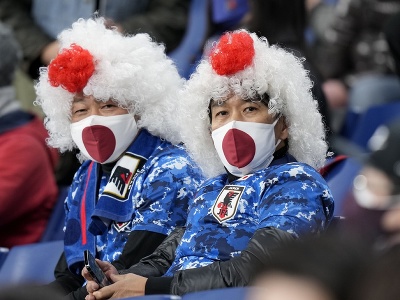Japonskí fanúšikovia na tribúne