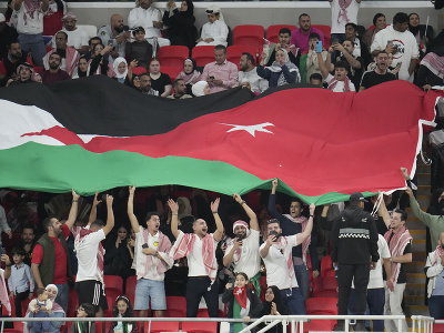 Fanúšikovia Jordánska na štadióne pred zápasom semifinále Ázijského pohára vo futbale Jordánsko - Kórejská republika
