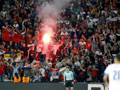 Futbaloví fanúšikovia počas zápasu Rusko - Slovensko