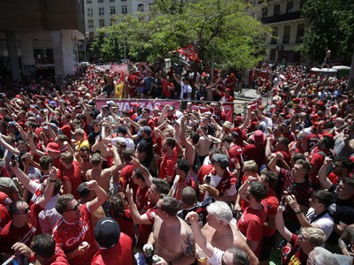 Fanúšikovia Liverpoolu v uliciach Madridu