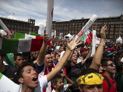 Mexickí fanúšikovia počas zápasu s Nemeckom