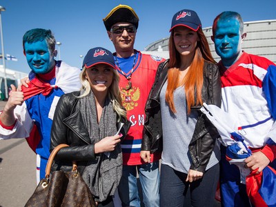 Fanúšikovia v Helsinkách pred zápasom Slovensko - USA
