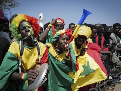 Fanúšikovia Senegalu vítajú svojich hrdinov doma po historickom triumfe