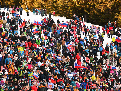 Pohľad na divákov počas slalomu žien v rámci pretekov Svetového pohára v alpskom lyžovaní v lyžiarskom stredisku Jasná 