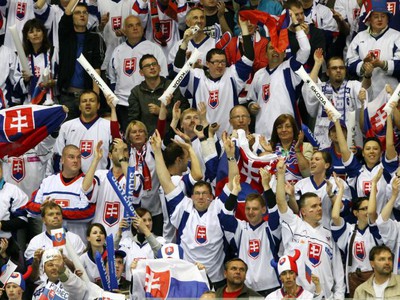 Fanúšikovia počas zápasu Slovensko