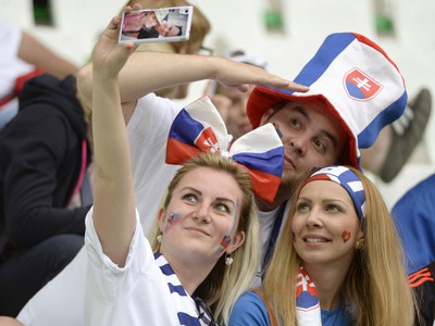 Slovenskí fanúšikovia pred zápasom Slovensko - Anglicko