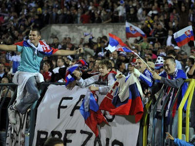 Fanúšik Slovenska počas zápasu s Čechmi