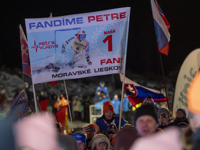 Diváci počas verejného žrebu poradia štartu obrovského slalomu žien v rámci Svetového pohára v alpskom lyžovaní v Jasnej