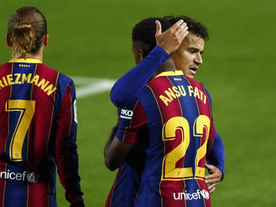 Hráči FC Barcelona - Ansu Fati, Philippe Coutinho a Antoine Griezmann
