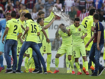 Radosť hráčov Barcelony po získaní titulu